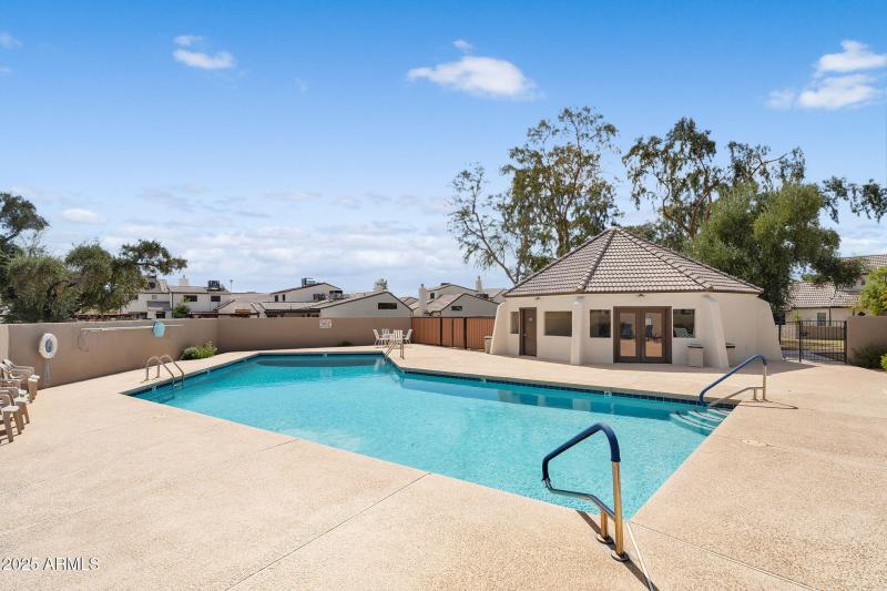 1138 E KALER DR, Phoenix