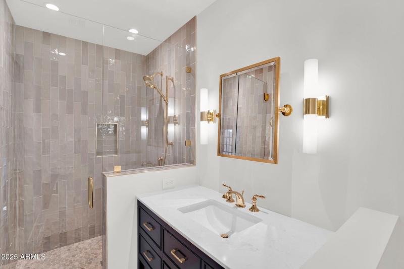 Guest Suite Bathroom