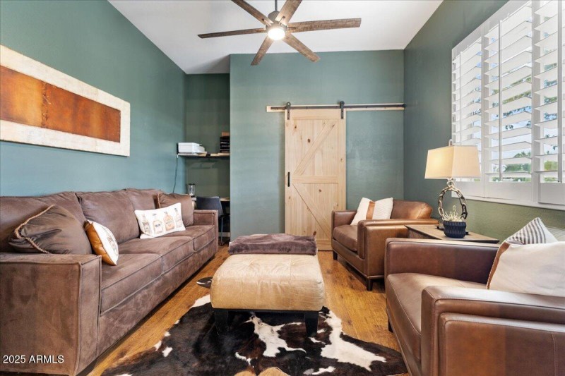 16-Sitting Room