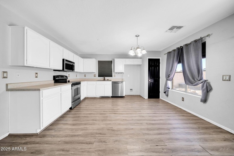 Light and bright kitchen