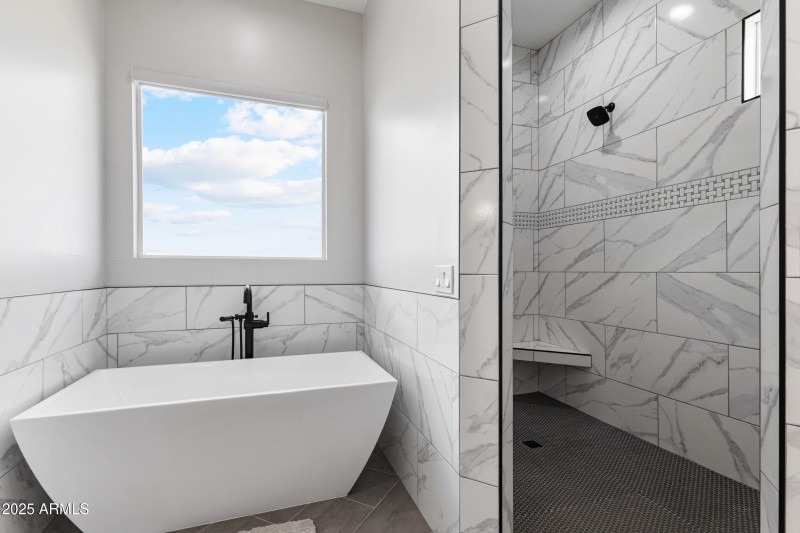 Bathtub w/ Views