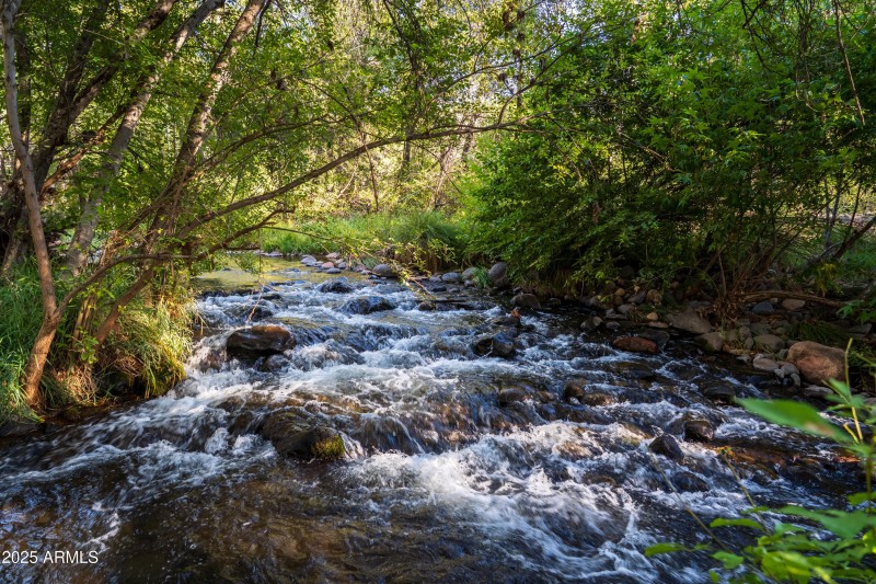 600 ft of Oak Creek Frontage