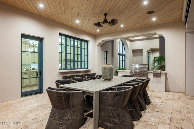 Outdoor Dining, Bar & BBQ