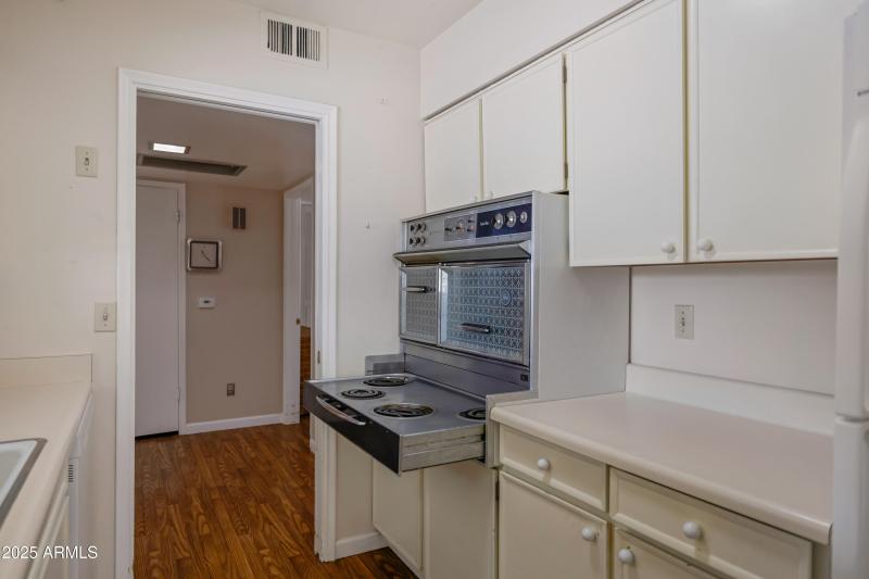 Iconic Frigidaire pop-out range!