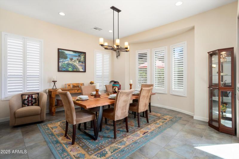 DINING AREA FEATURES