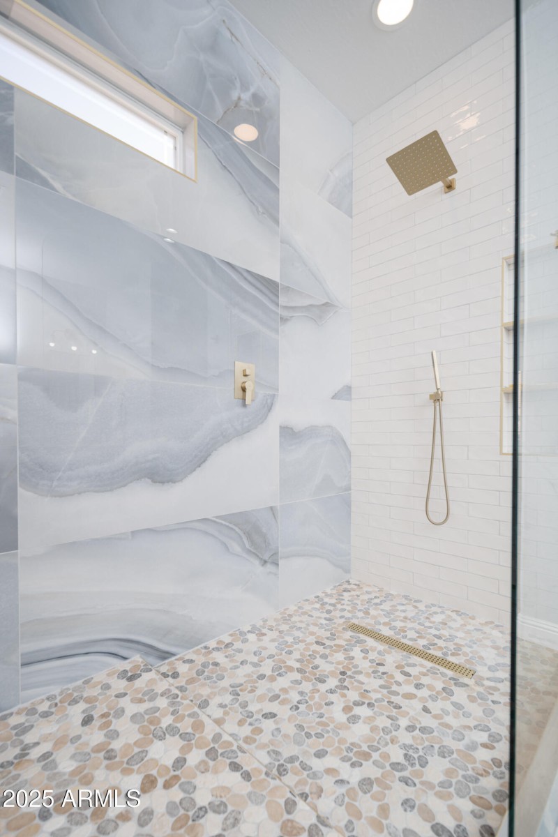 15_Primary-Bath_02