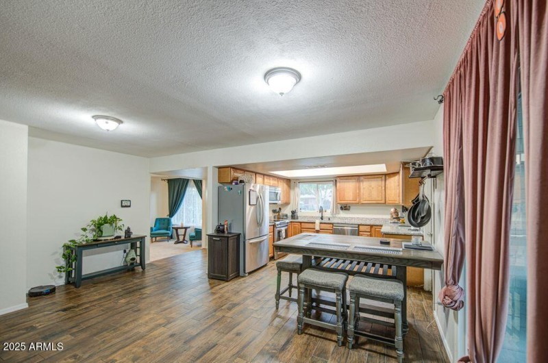 5039 W Mercer Ln sala y cocina