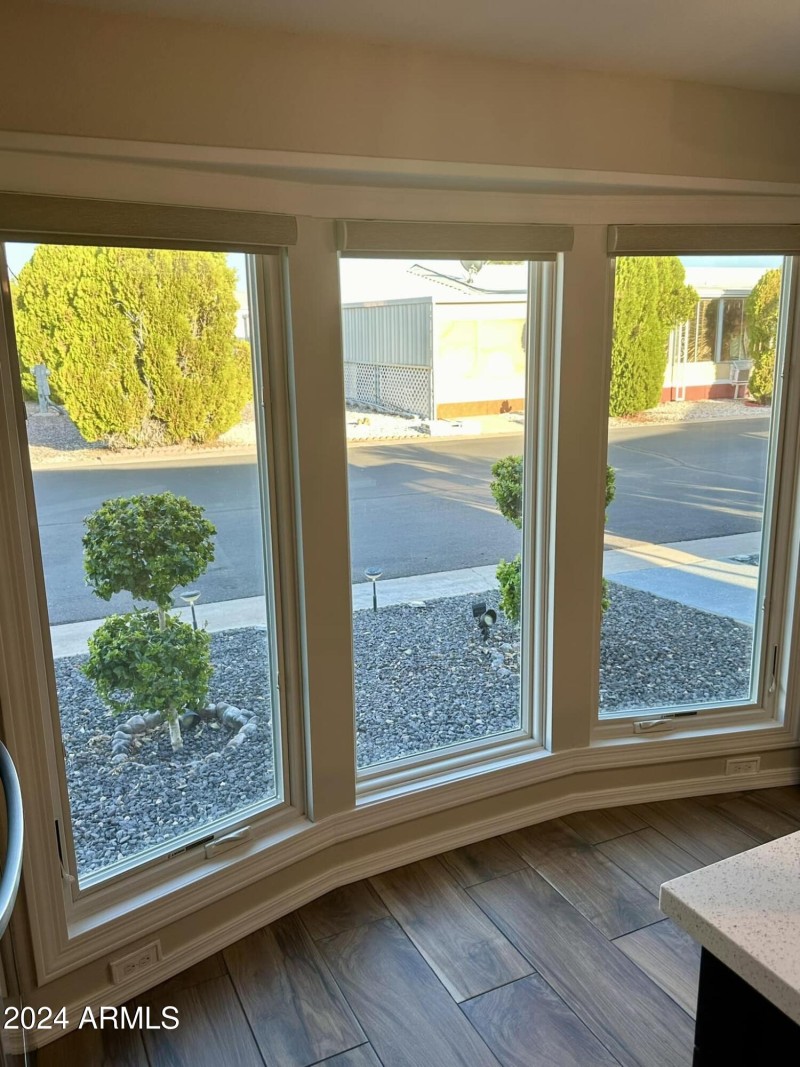 072 big kitchen window