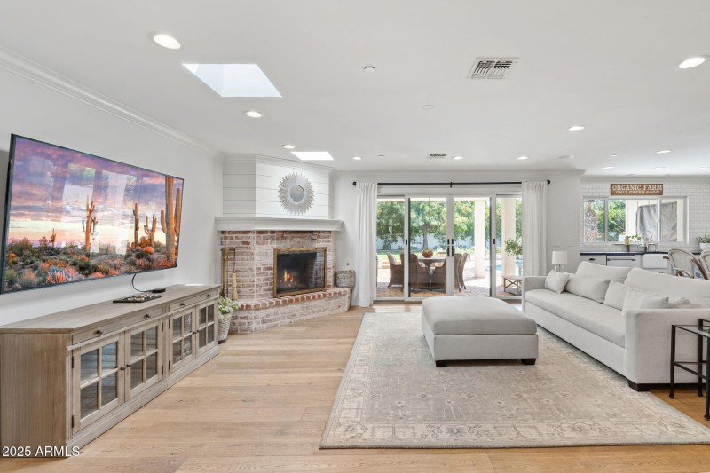 Great Room w Access to Covered Patio