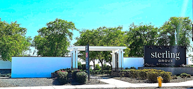 Sterling Grove Entry