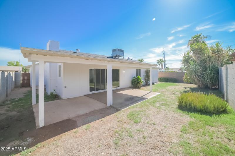 1019221.6616 W VOGEL AVE - Rear View