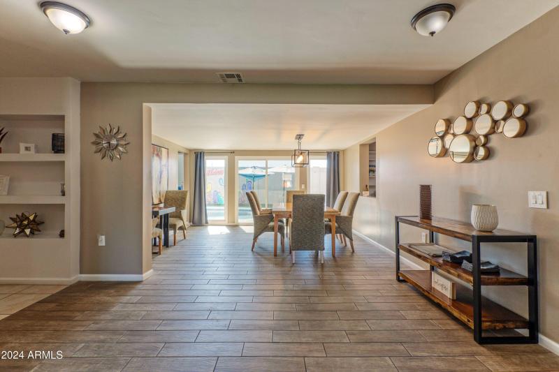 1749 East Medlock Drive-print-008-042-di