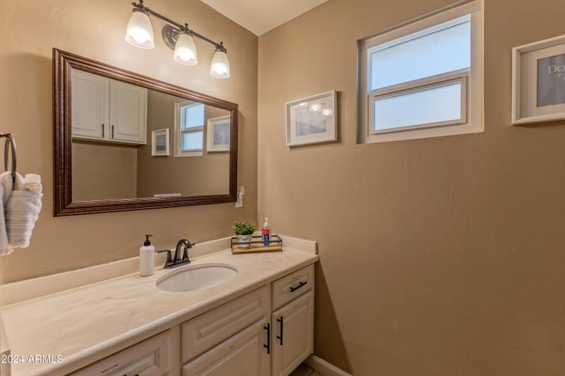 1749 East Medlock Drive-print-021-011-gu