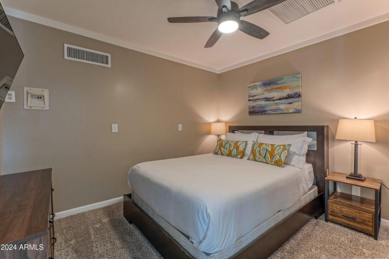 1749 East Medlock Drive-print-022-012-gu