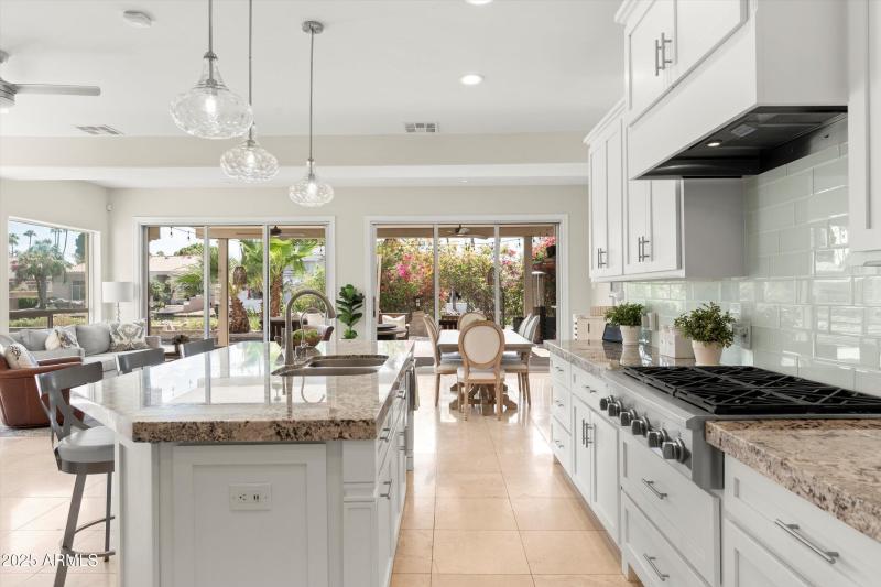 Beautifully appointed kitchen