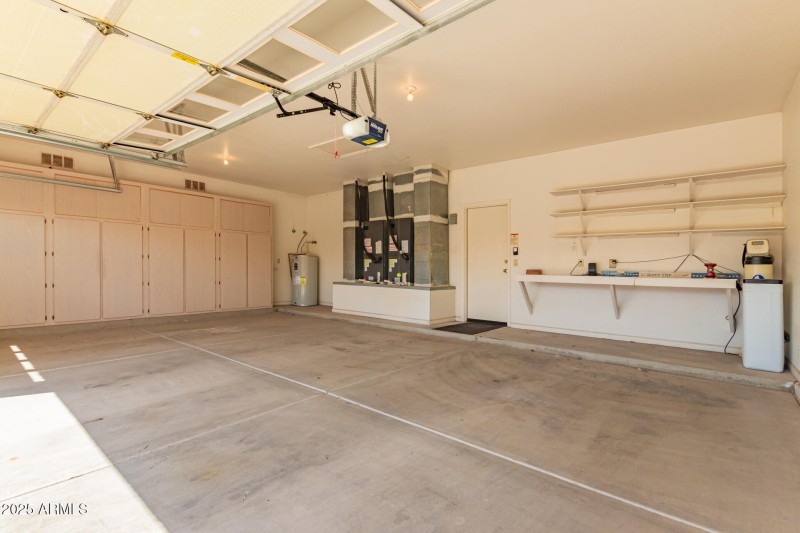 28 - Garage
