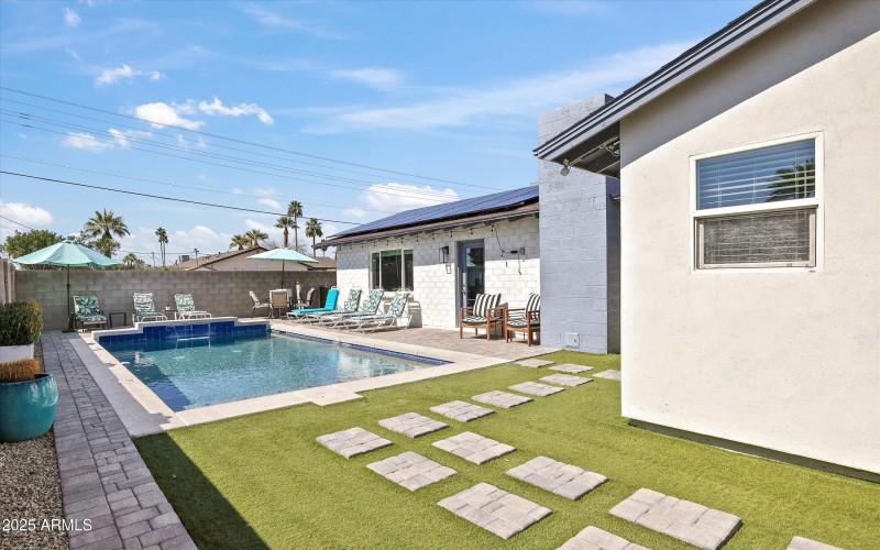 26-8201 E Piccadilly_01