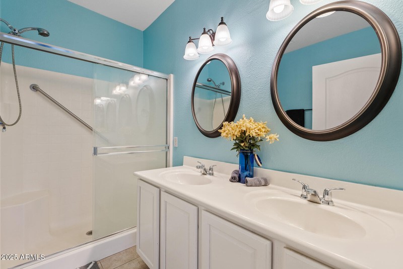 Owners ensuite bathroom