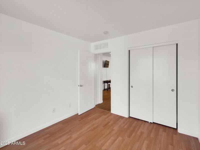 10-10911 W Meadowbrook Avenue-10