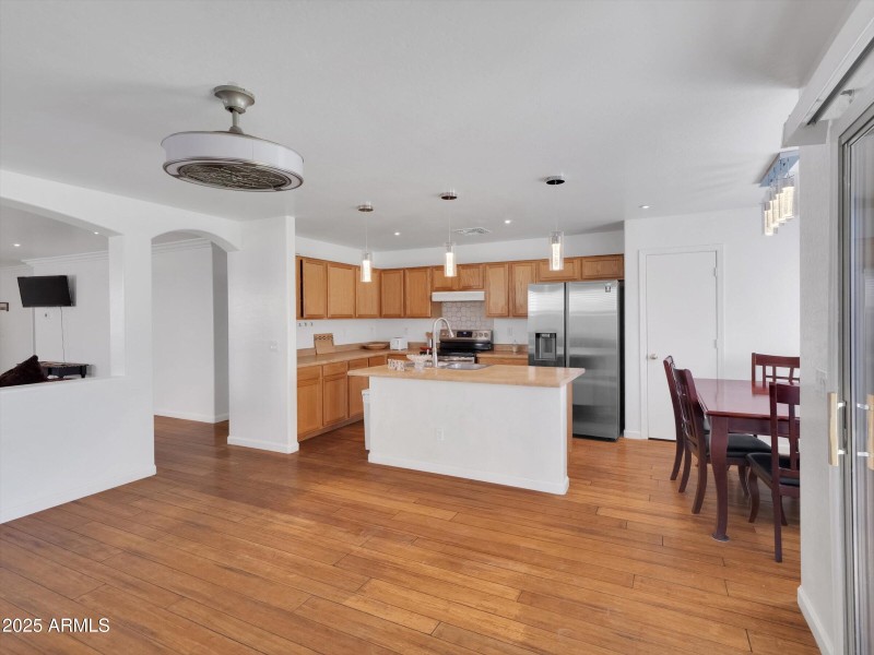 13-10911 W Meadowbrook Avenue-13