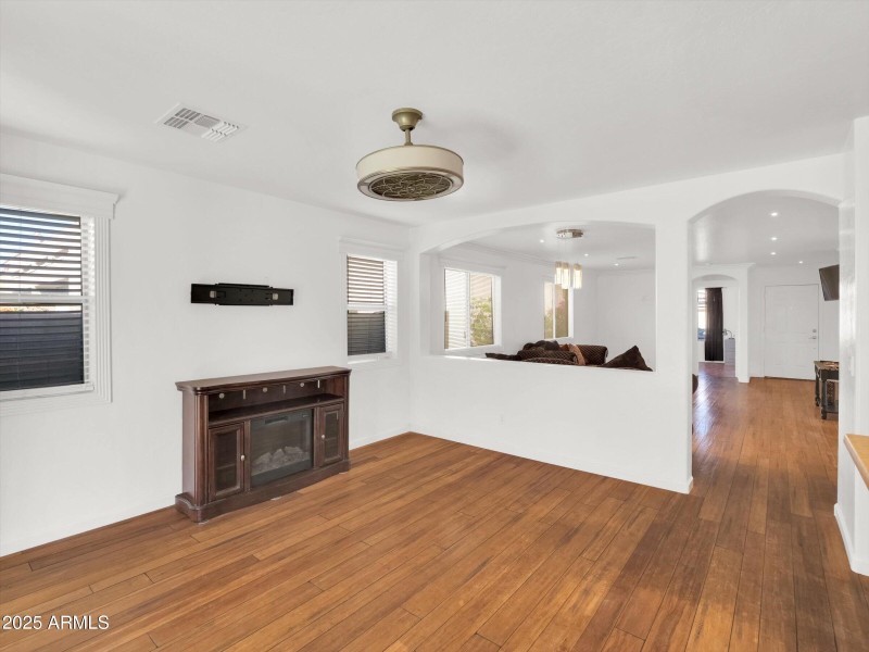 14-10911 W Meadowbrook Avenue-14