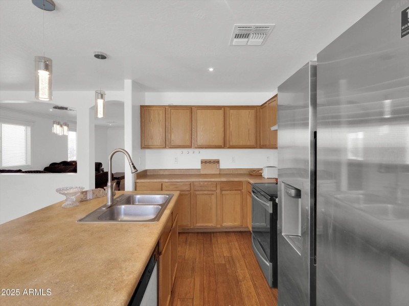 18-10911 W Meadowbrook Avenue-18