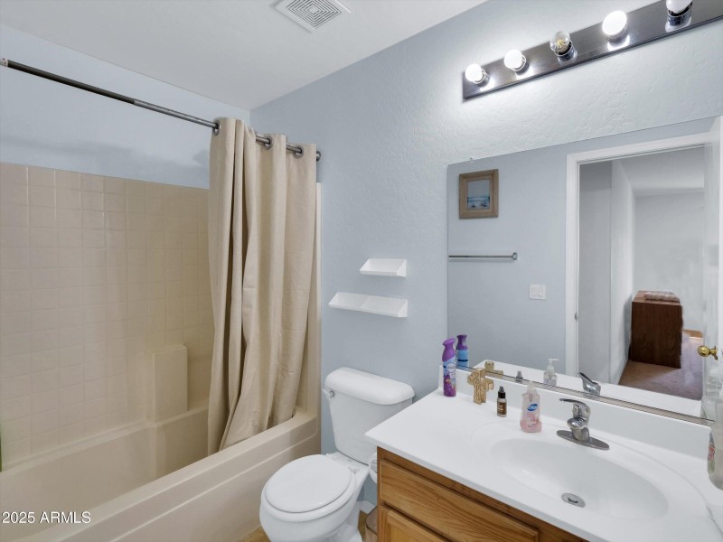 26-10911 W Meadowbrook Avenue-26