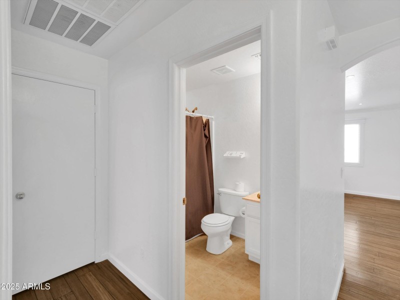 29-10911 W Meadowbrook Avenue-29