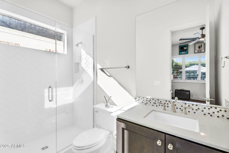 Bedroom #4 ensuite bathroom