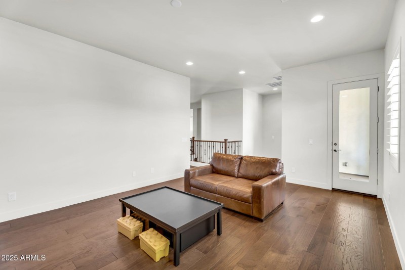 Large upstairs bonus room