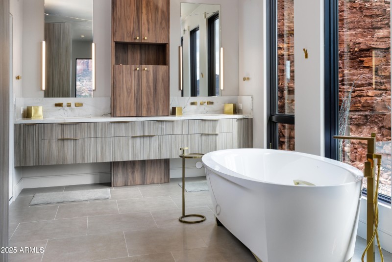 109 Summit Way Master Bathroom 1