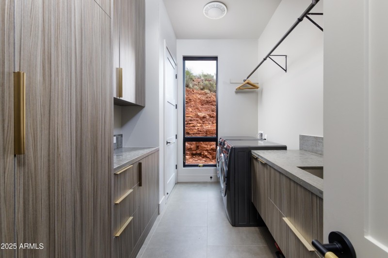 109 Summit Way Laundry Utility Room