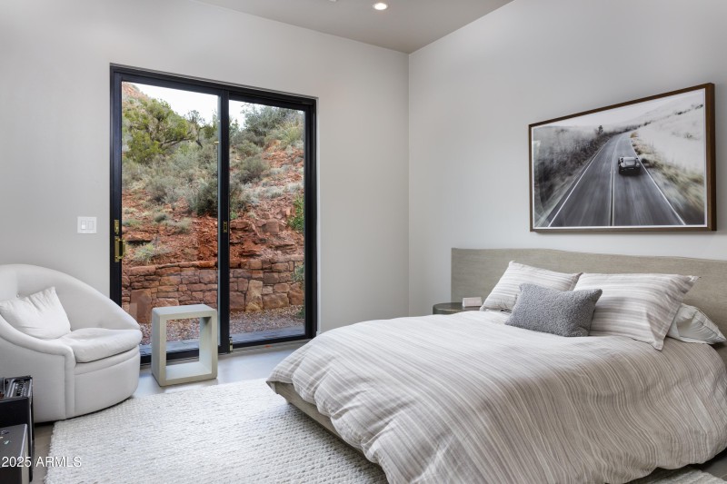 109 Summit Way Guest Bed 1