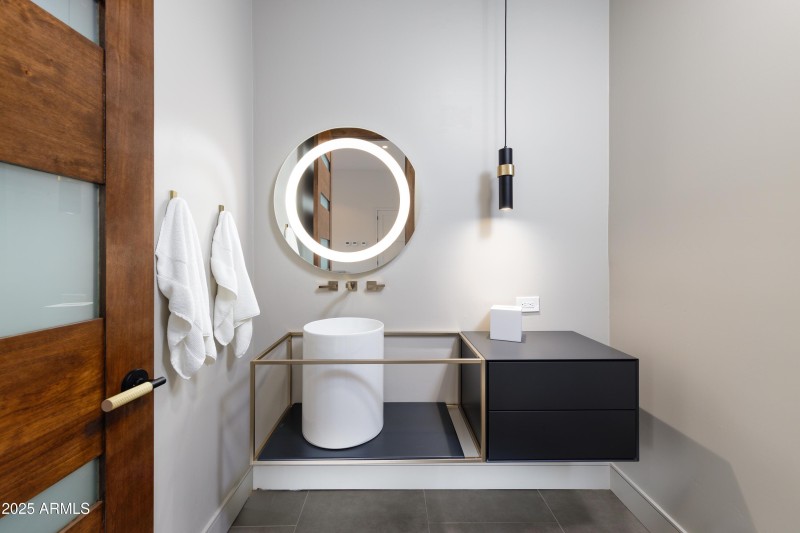 109 Summit Way Downstairs Bathroom