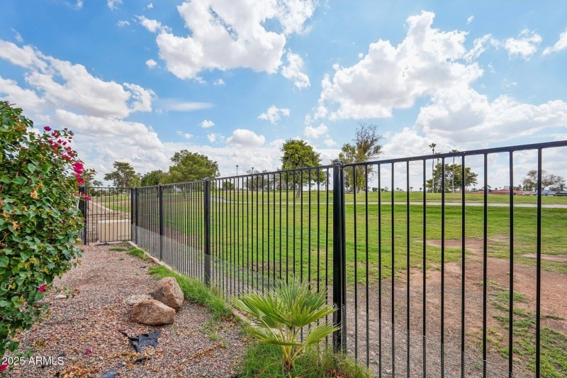 41-web-or-mls-W Country Club Dr-S2909-04