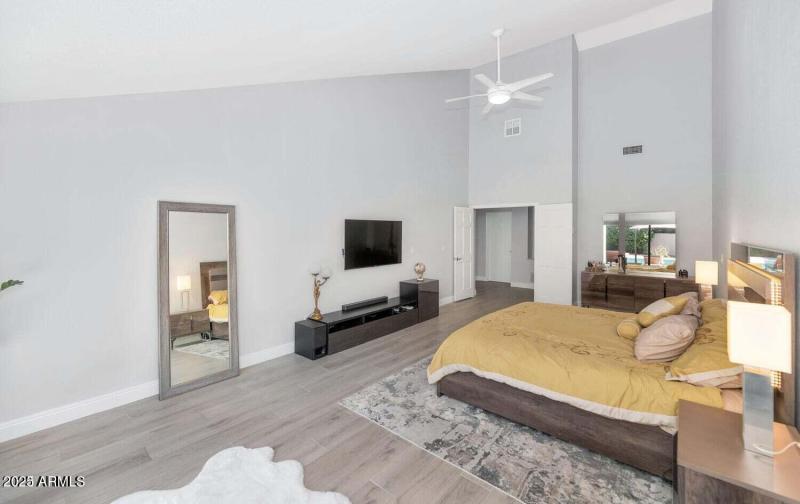 20221114213725778483000000-o