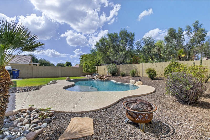 42_042_128_a4m_pershing