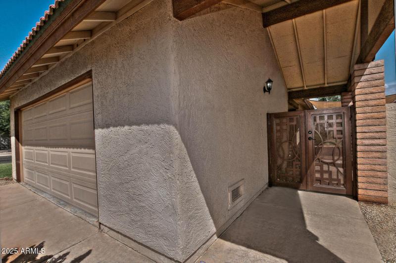 5202 E Tamblo Dr Phoenix AZ-large-005-01