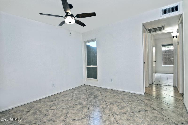 5202 E Tamblo Dr Phoenix AZ-large-015-02