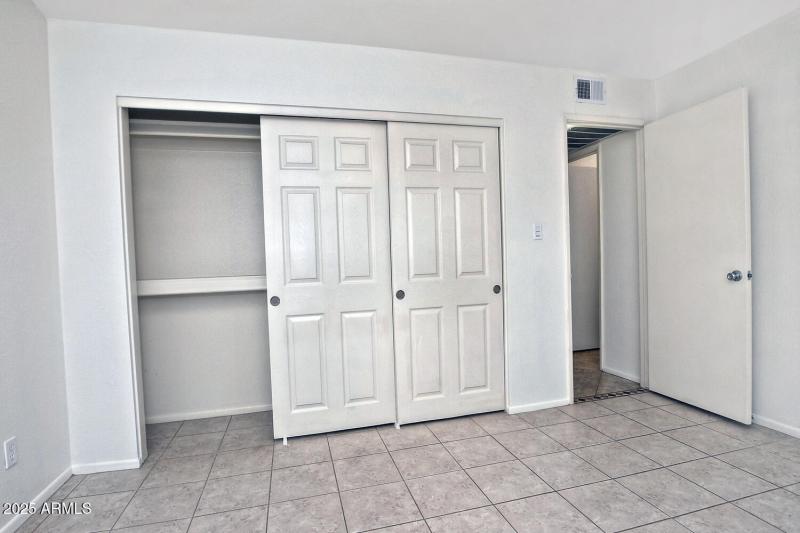 5202 E Tamblo Dr Phoenix AZ-large-023-00