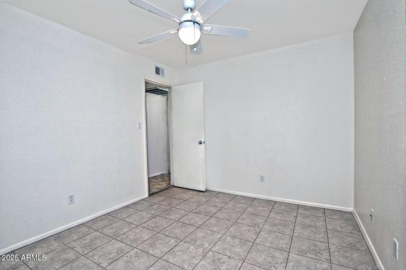 5202 E Tamblo Dr Phoenix AZ-large-027-01