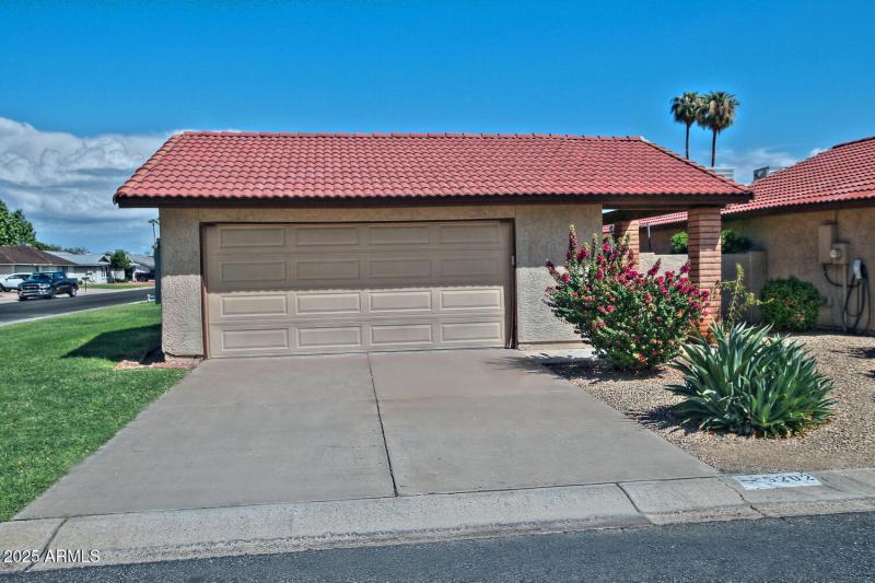 5202 E Tamblo Dr Phoenix AZ-large-031-02