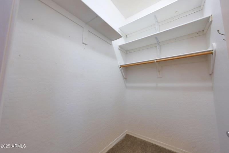 bed 3 closet walk in