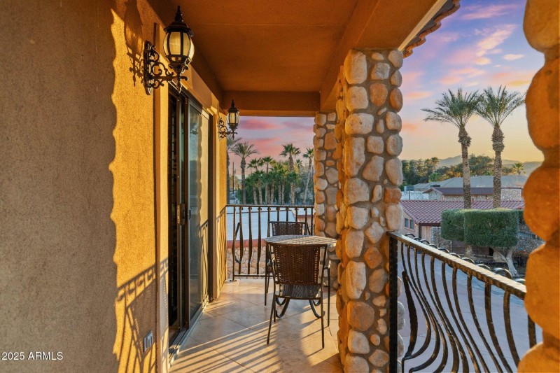 GARAGE APT. - BALCONY (1)