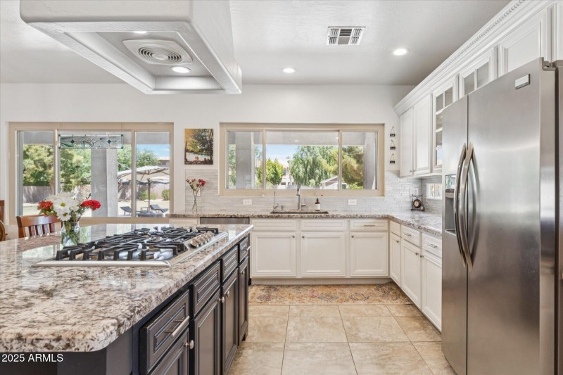 Stainless Appliances & Gas Cooktop
