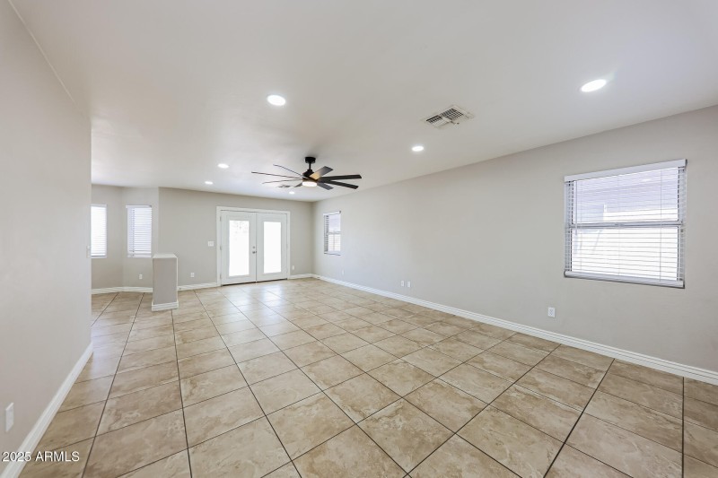 004-photo-living-room-14775284