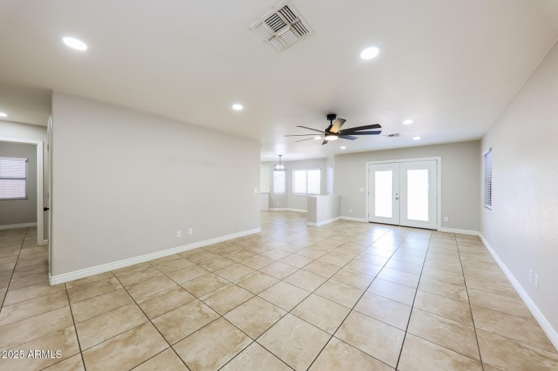 006-photo-living-room-14783308