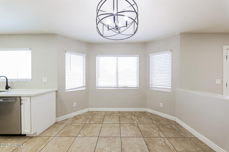 007-photo-dining-room-14775286