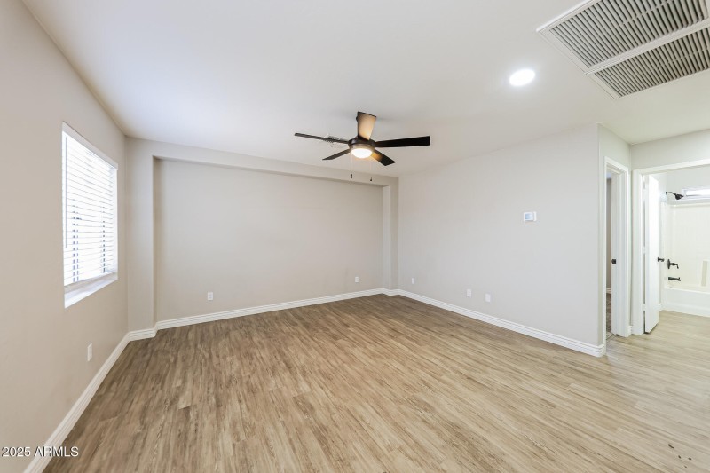 011-photo-sitting-room-14775289