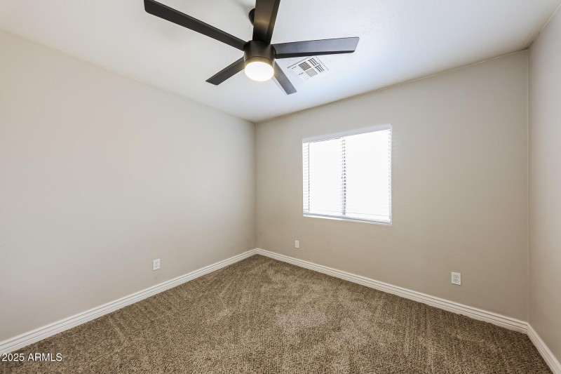 017-photo-bedroom-14775281